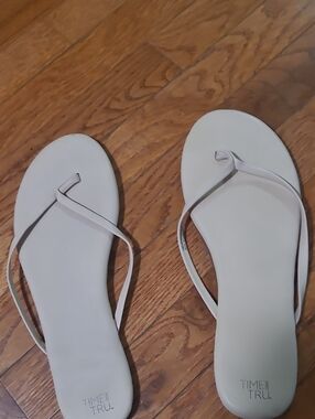 Time and Tru Cream Minimalist Toe-Loop Sandals